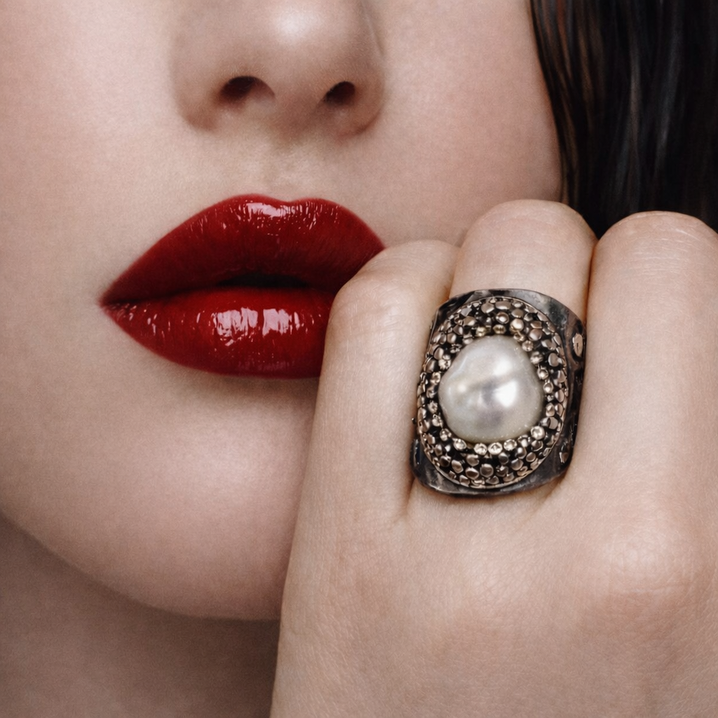Noir Ring
